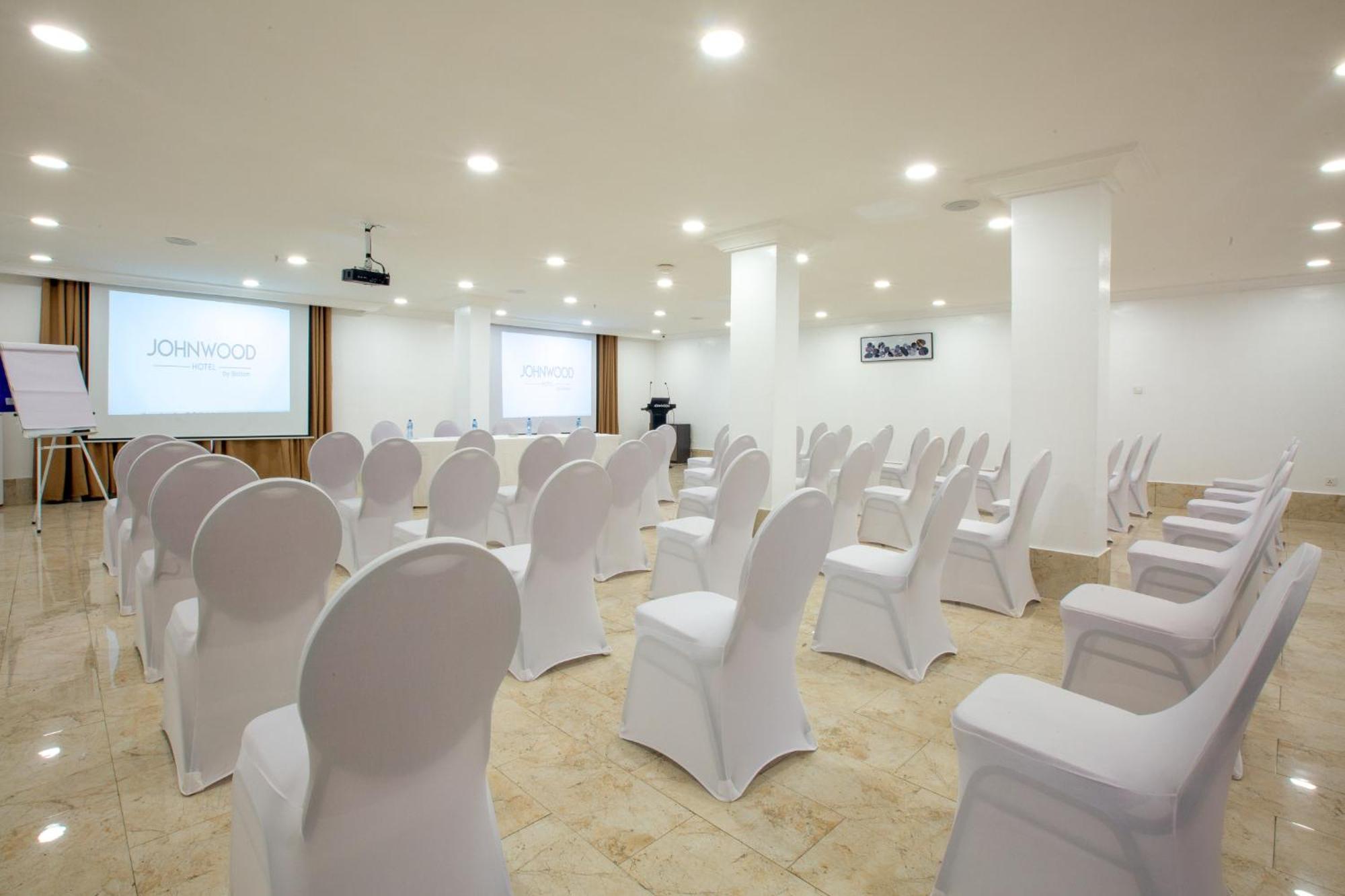 Johnwood Hotel By Bolton Abuja Buitenkant foto