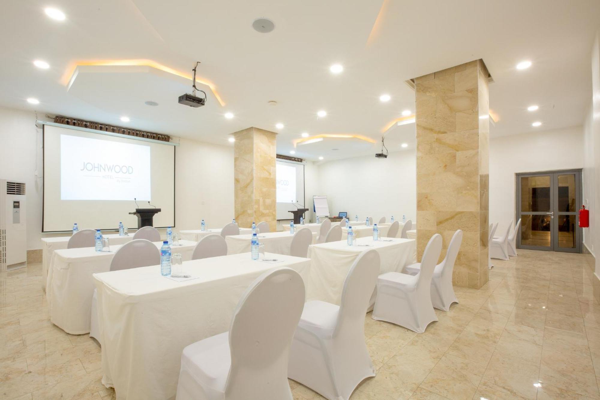Johnwood Hotel By Bolton Abuja Buitenkant foto