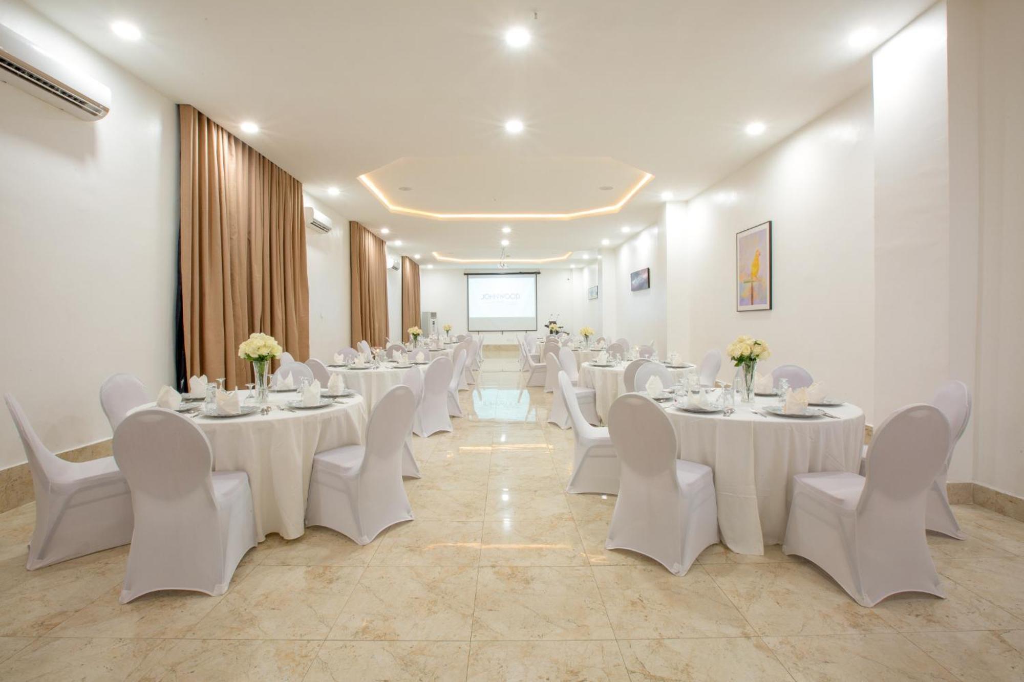 Johnwood Hotel By Bolton Abuja Buitenkant foto