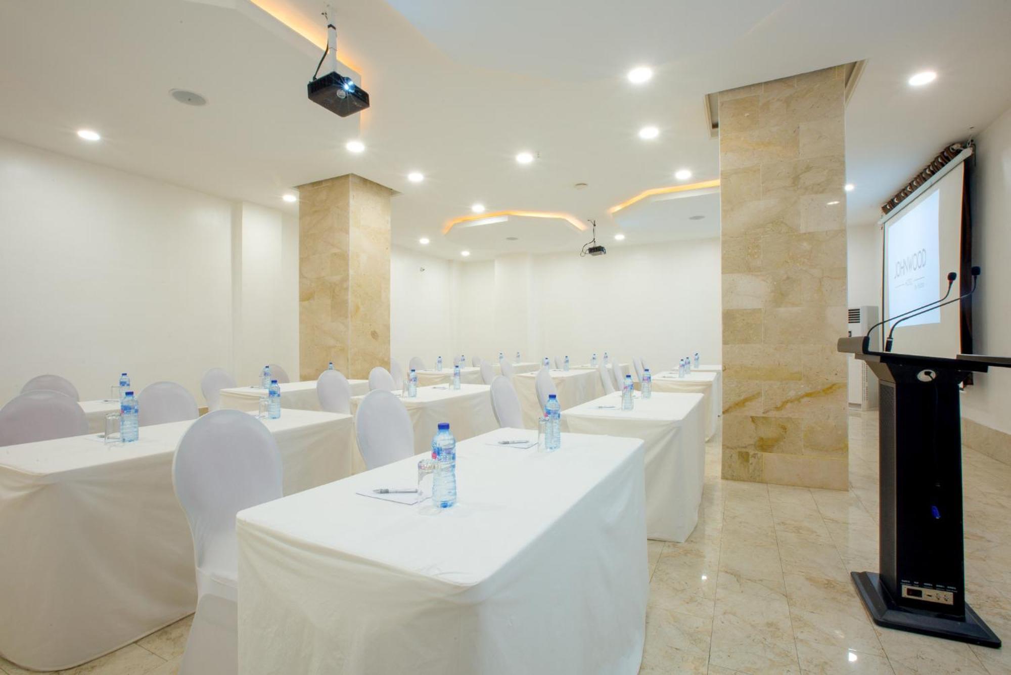 Johnwood Hotel By Bolton Abuja Buitenkant foto