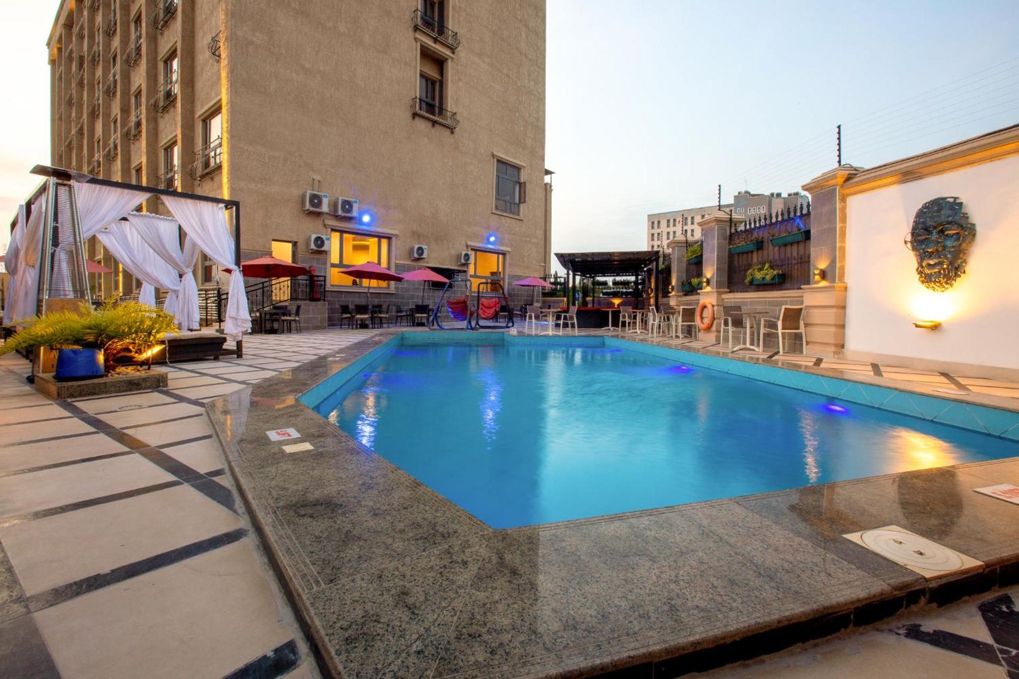 Johnwood Hotel By Bolton Abuja Buitenkant foto