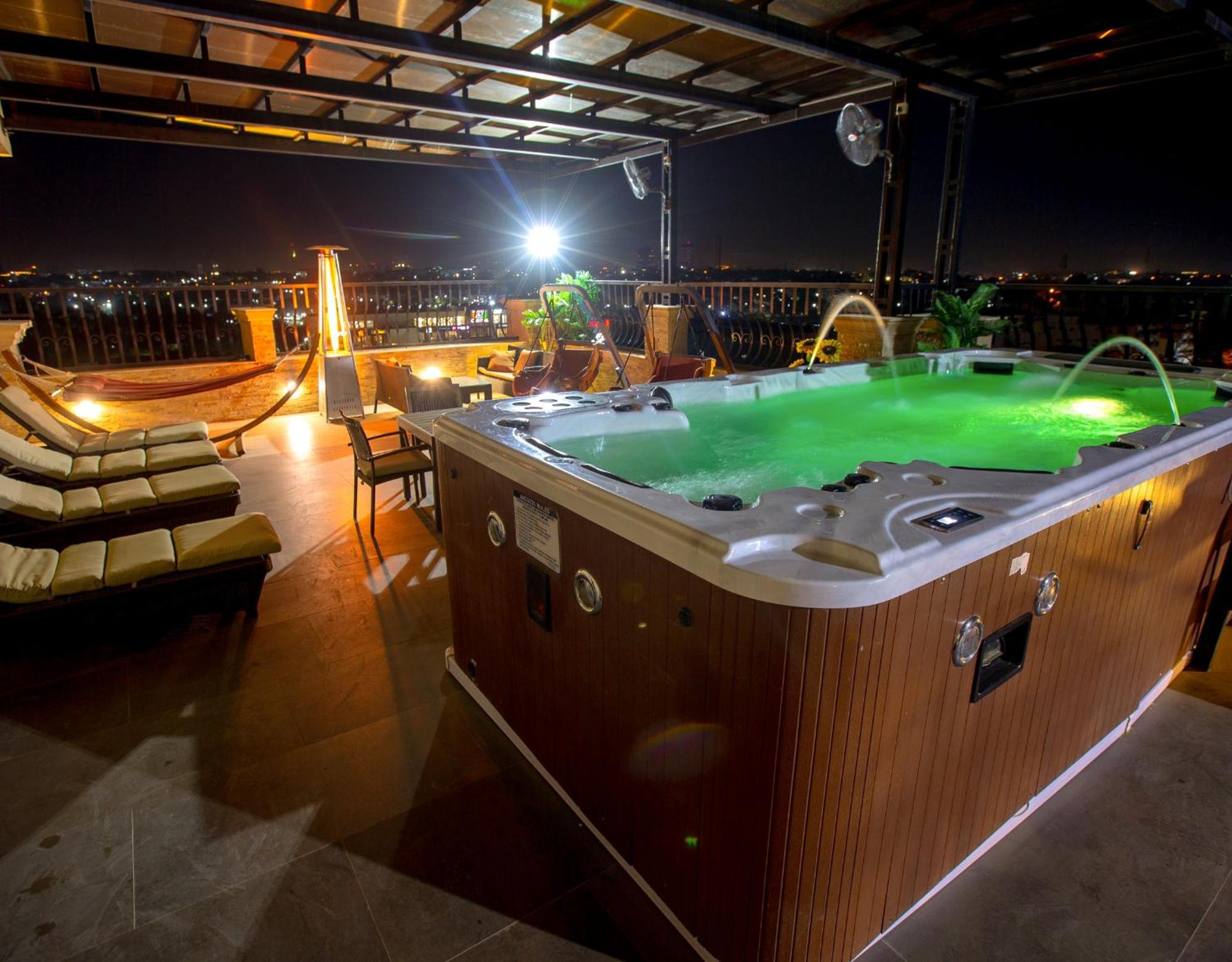 Johnwood Hotel By Bolton Abuja Buitenkant foto