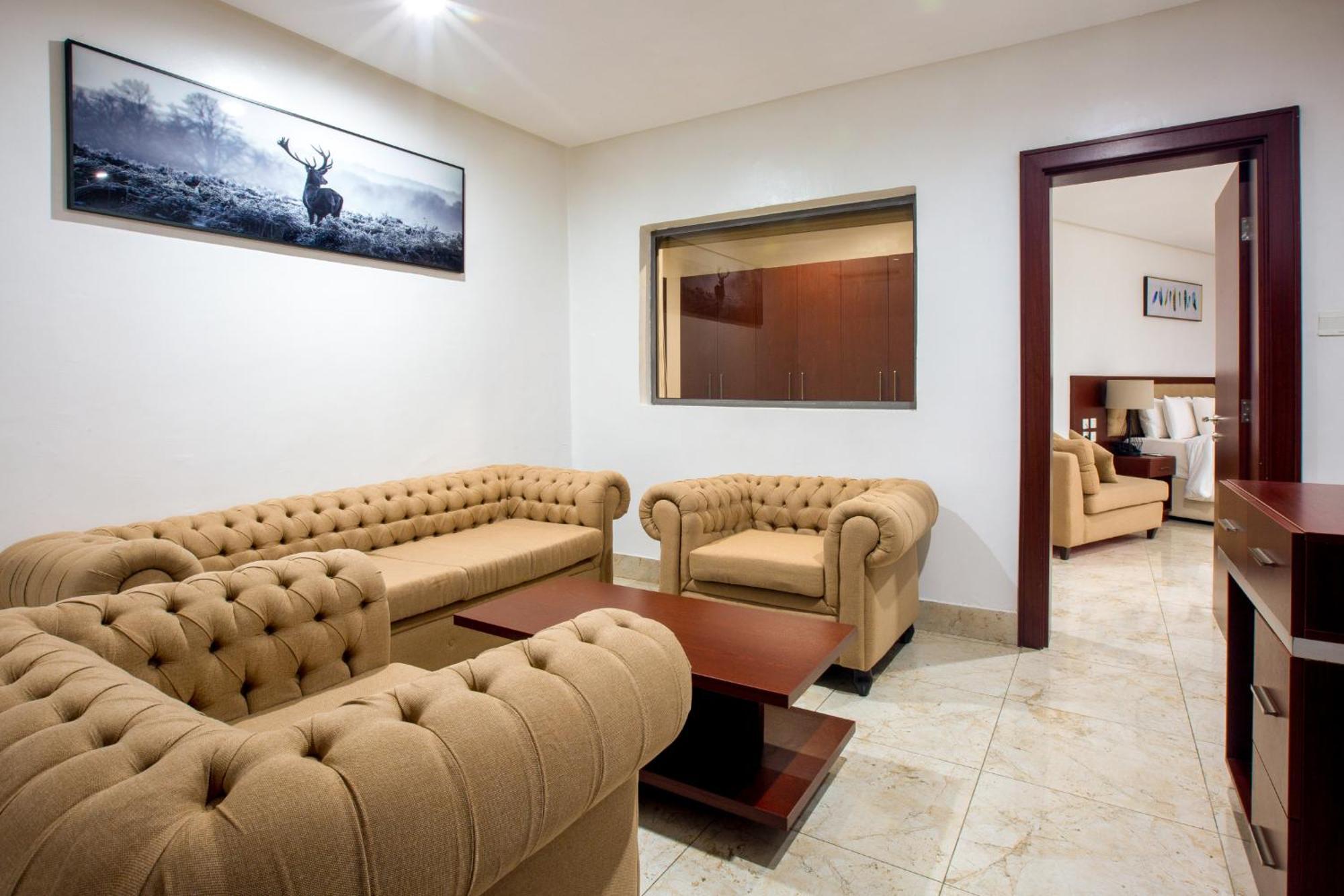 Johnwood Hotel By Bolton Abuja Buitenkant foto