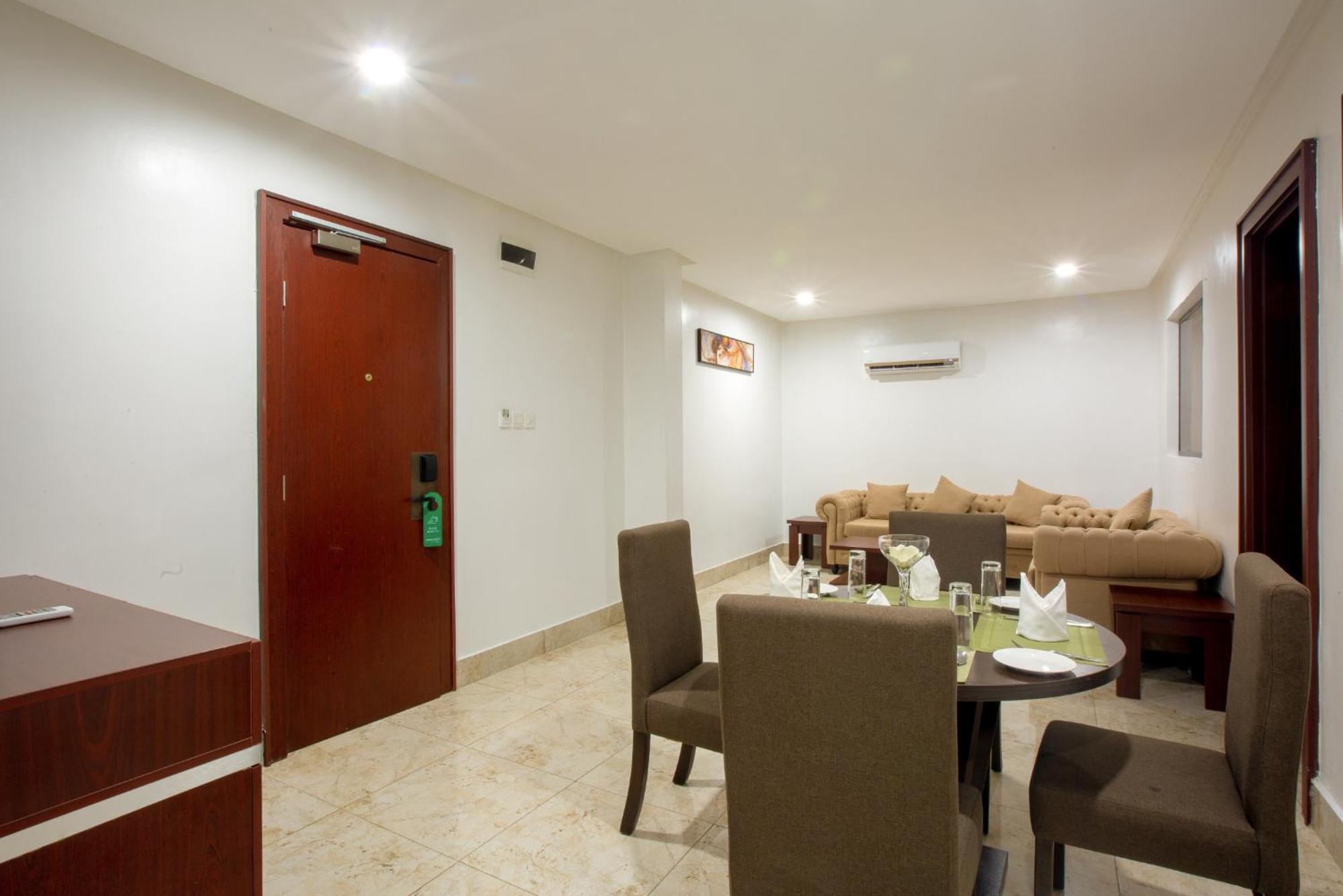 Johnwood Hotel By Bolton Abuja Buitenkant foto