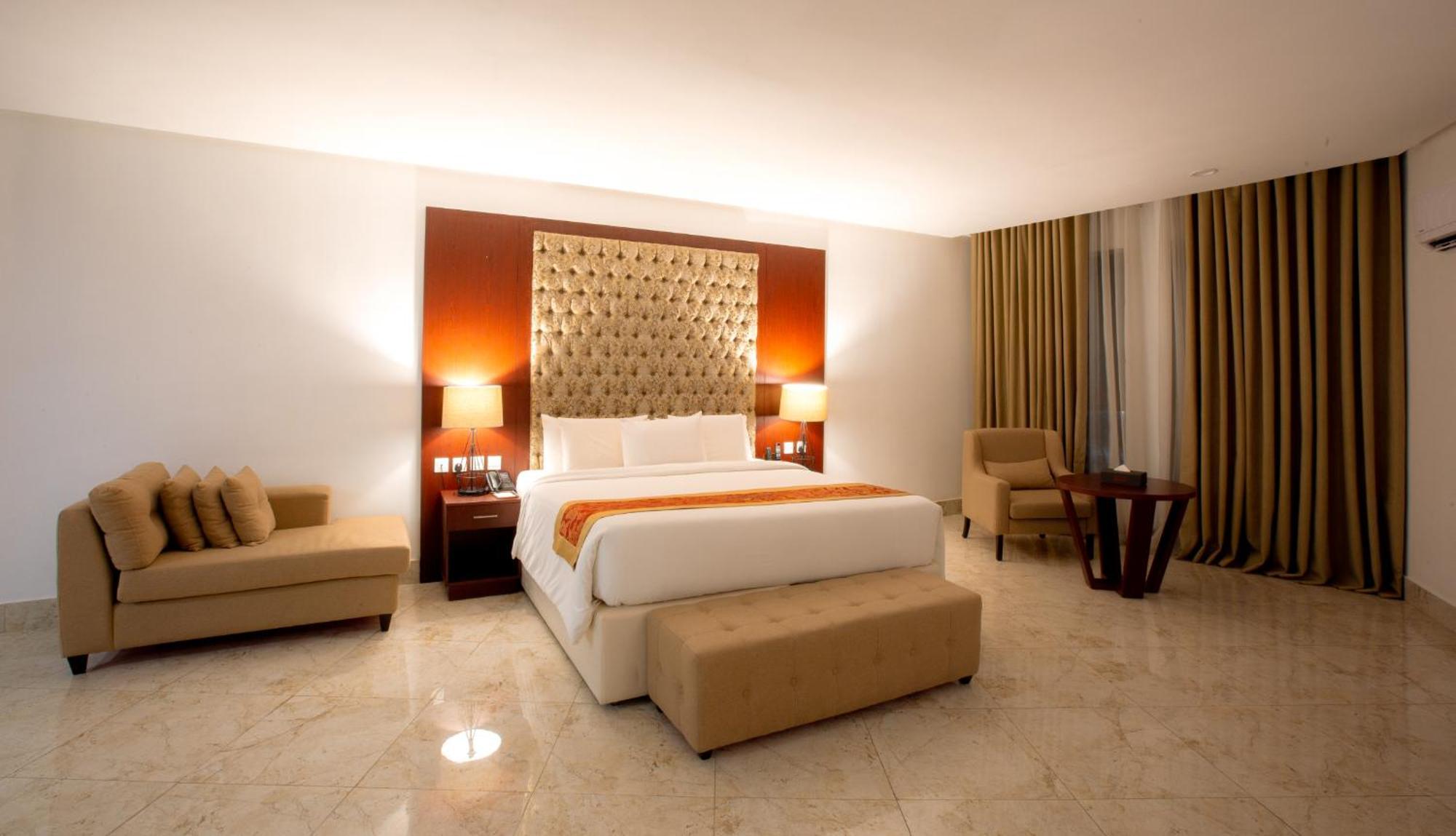 Johnwood Hotel By Bolton Abuja Buitenkant foto