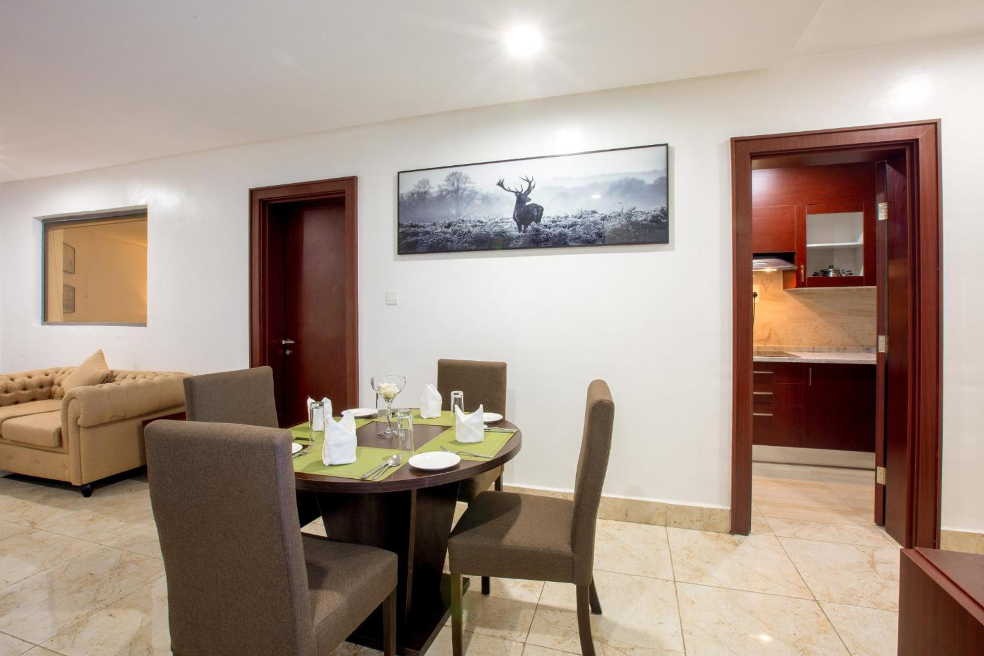 Johnwood Hotel By Bolton Abuja Buitenkant foto