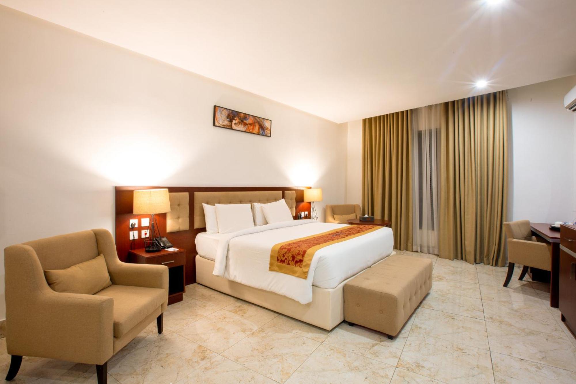 Johnwood Hotel By Bolton Abuja Buitenkant foto