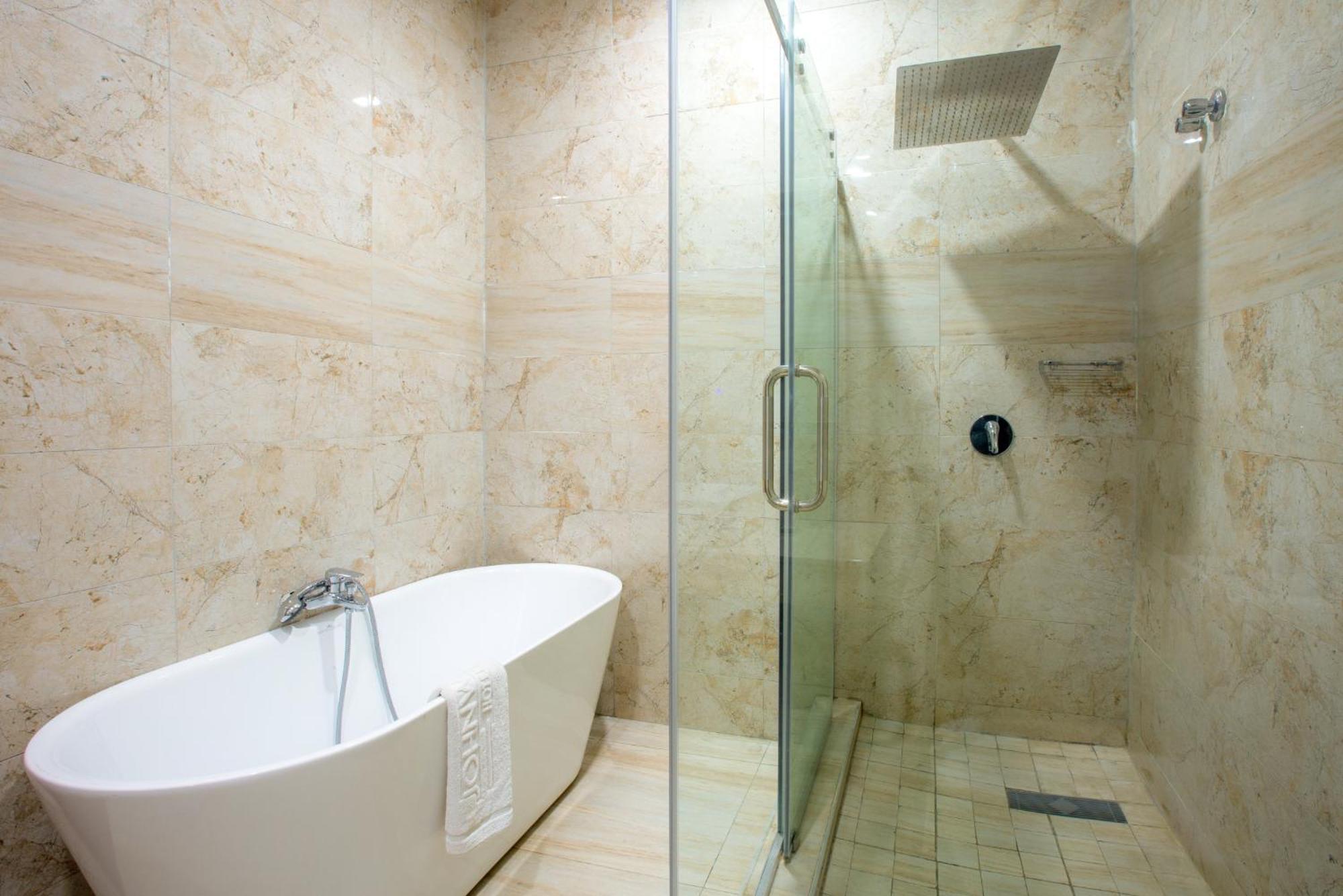 Johnwood Hotel By Bolton Abuja Buitenkant foto