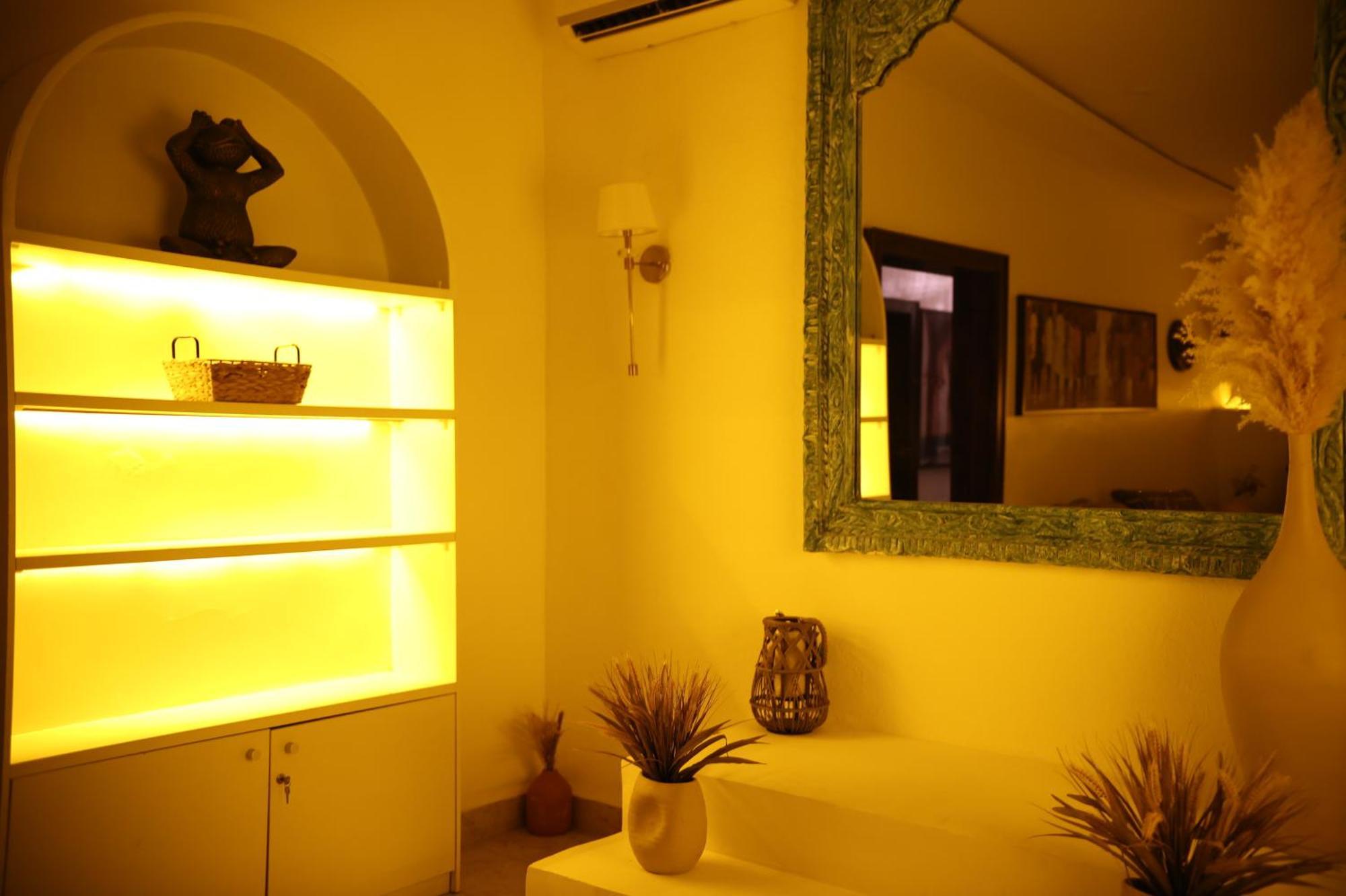 Johnwood Hotel By Bolton Abuja Buitenkant foto